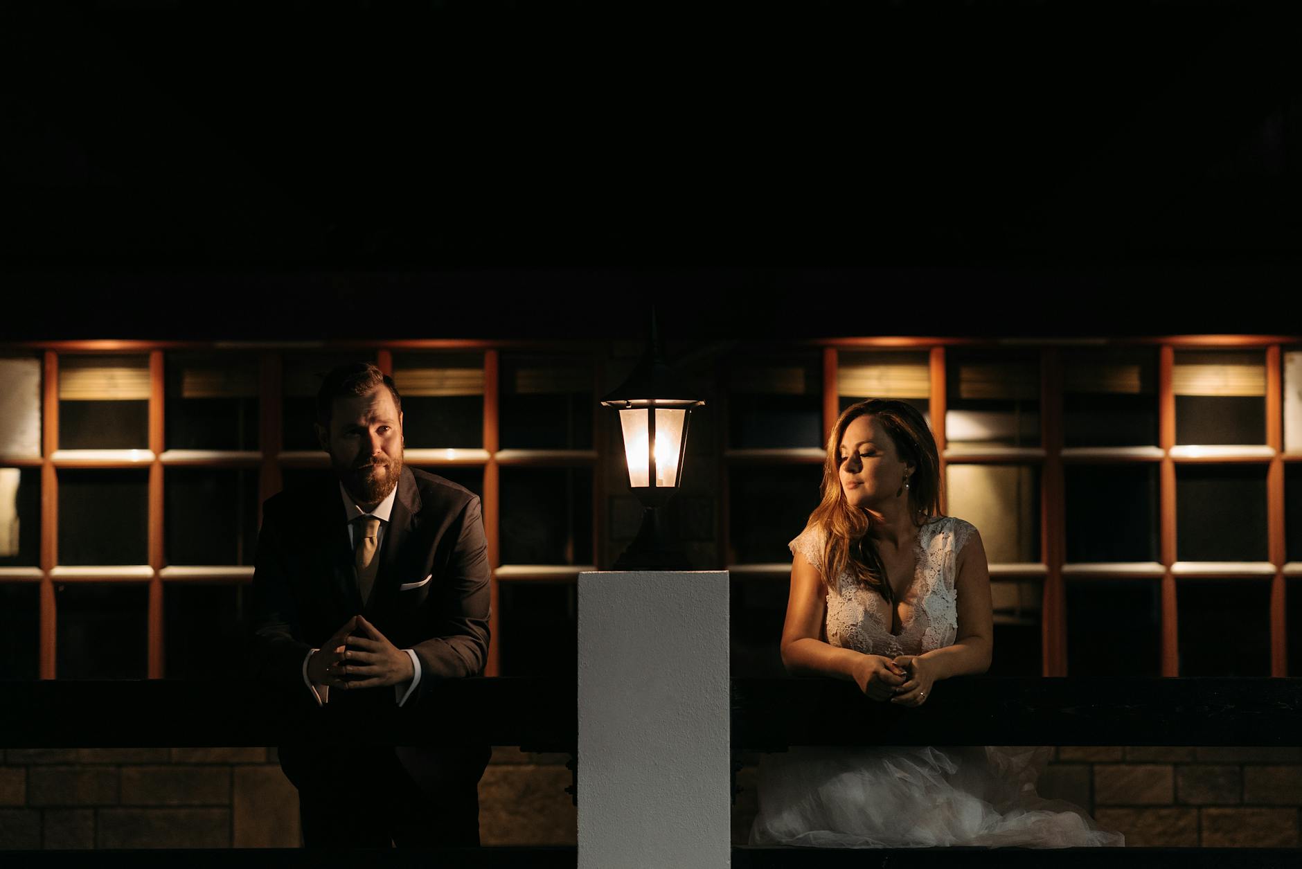 Brautpaar am Laternenpfahl